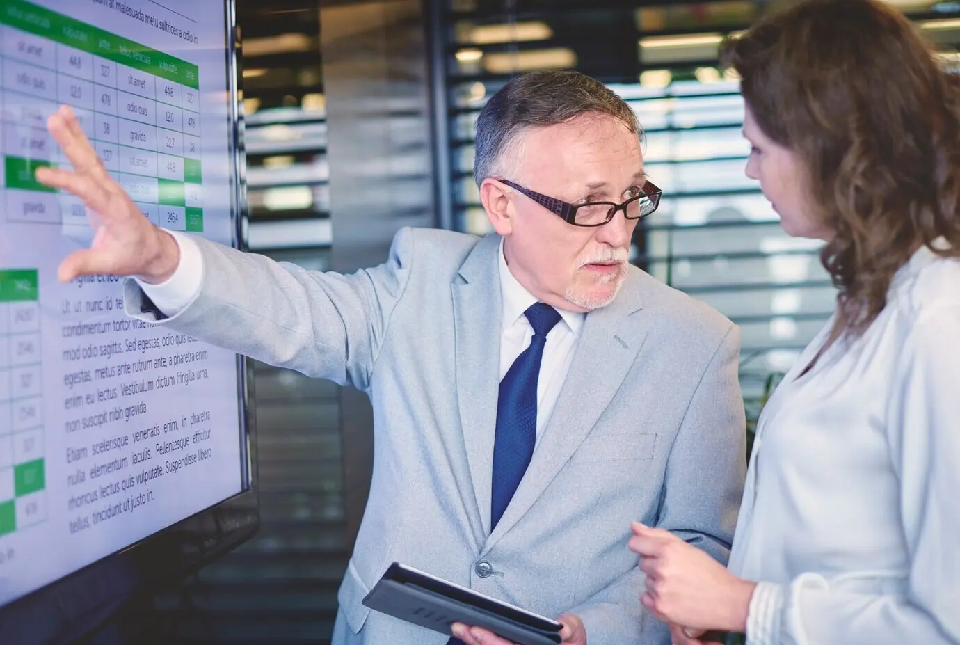 Изображение профессиональной бизнес-презентации.